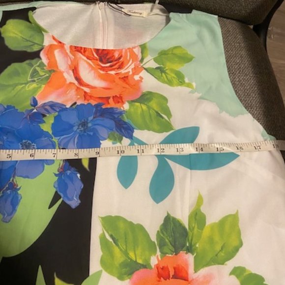 Women's Size 14 Flowery Dress BNWOT - Picture 3 of 6